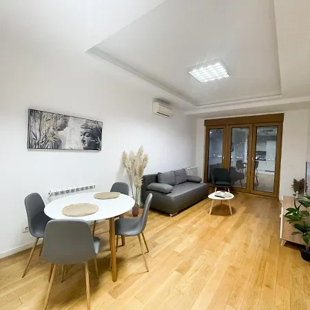 Hedonist-modern Urban A Blok 아파트