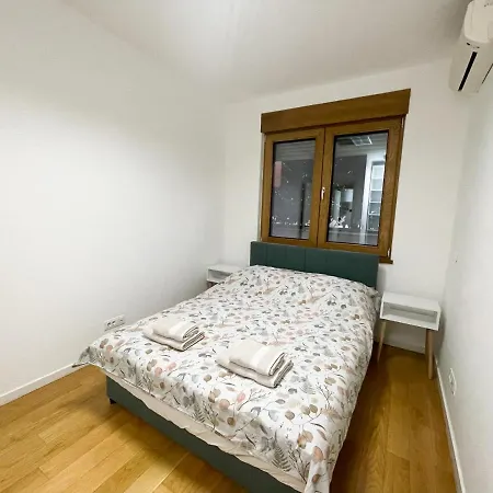 Hedonist-modern Urban A Blok Apartamento Belgrado